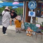 こやけんと来園者